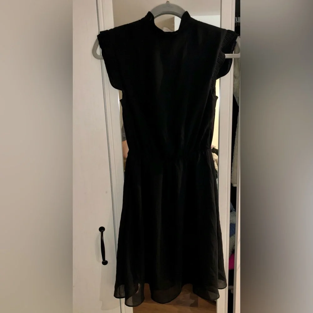 NWT H&M Black High Tie Neck Dress With Ruffle & Stunning Details - Size 0 - Picture 14 of 15